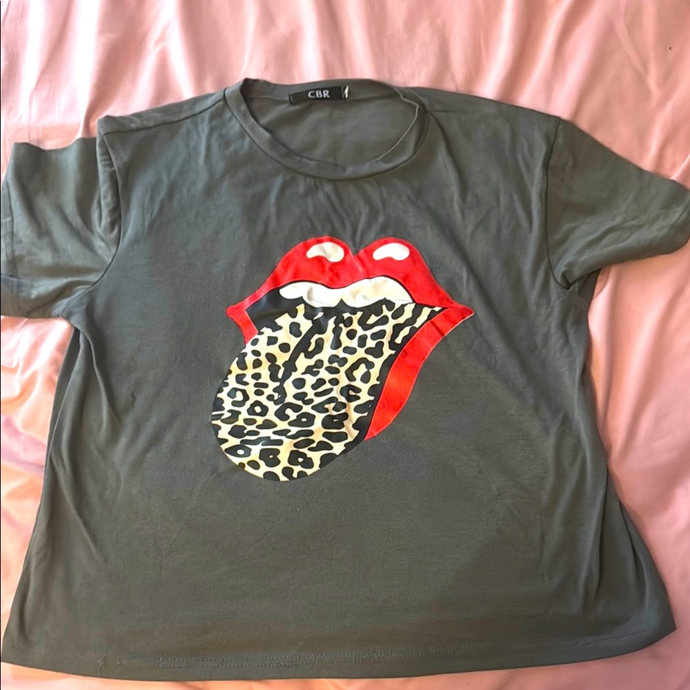 CBR women’s Gray T-Shirt with Red Lips Design